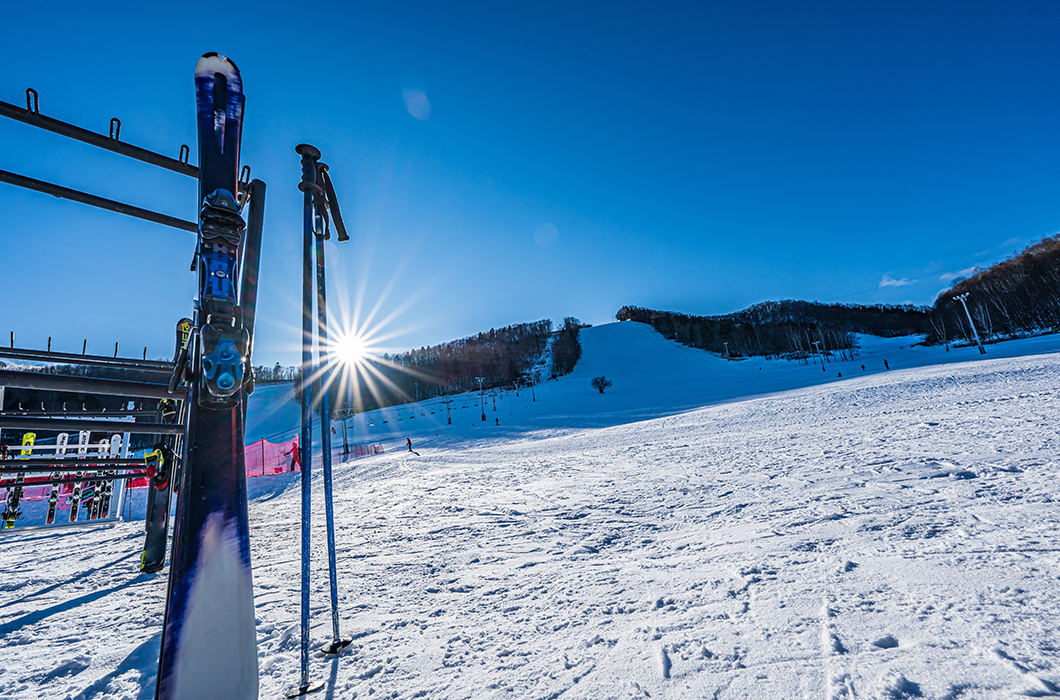 【ハチ高原】スキー場に隣接したホテルでの接客スタッフ♪